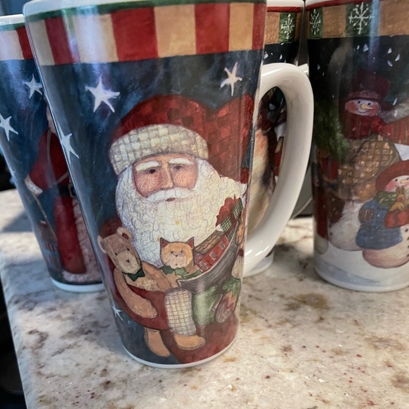 Set of 4 tall Christmas mugs - Picture 3 of 4